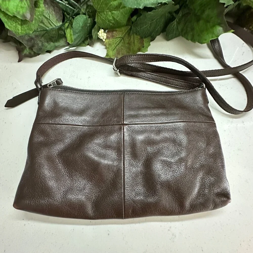 Fossil Brown Leather Crossbody Bag With Front Zip Pocket & Adjustable Strap - Picture 2 of 12